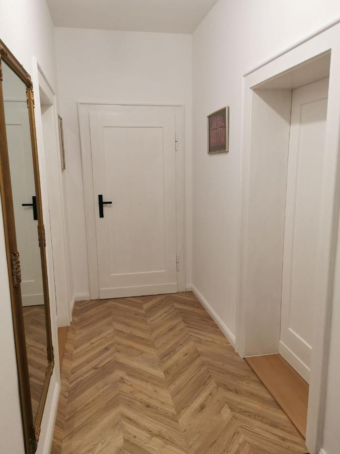 Apartament Black&White เยเลเนียกูรา ภายนอก รูปภาพ